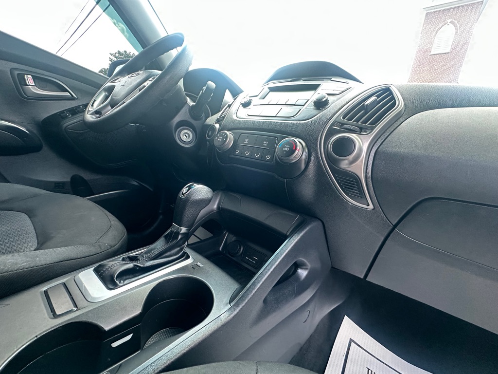 Photo 7 of this HYUNDAI TUCSON