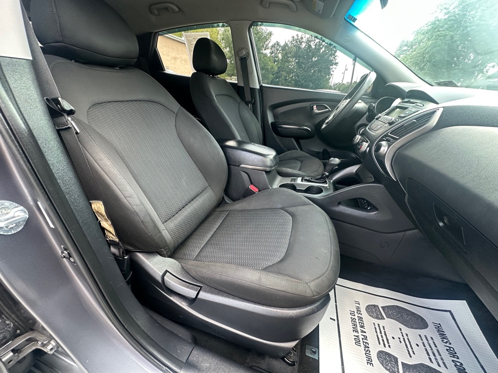 Photo 6 of this HYUNDAI TUCSON