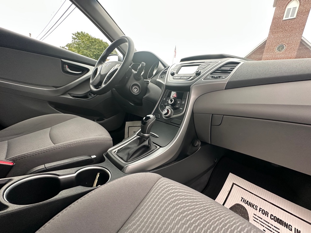 Photo 7 of this HYUNDAI ELANTRA