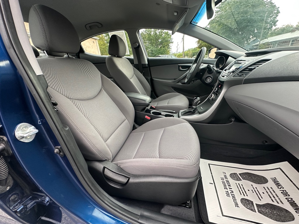 Photo 6 of this HYUNDAI ELANTRA