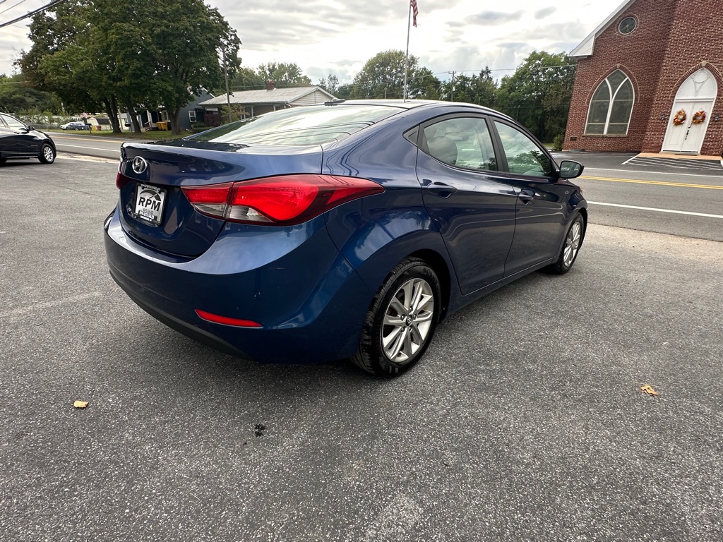 Photo 4 of this HYUNDAI ELANTRA