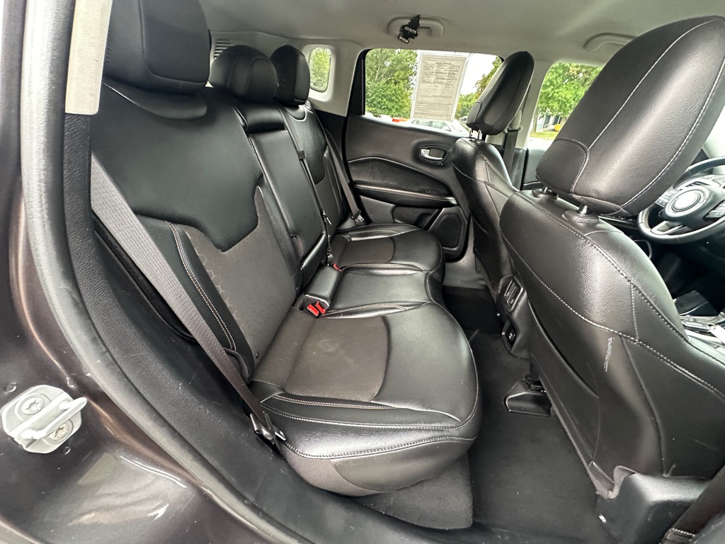 Photo 8 of this JEEP COMPASS