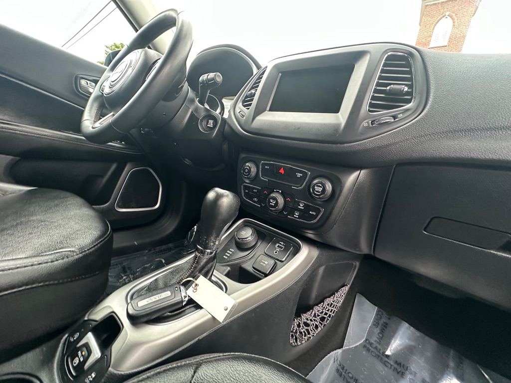 Photo 7 of this JEEP COMPASS