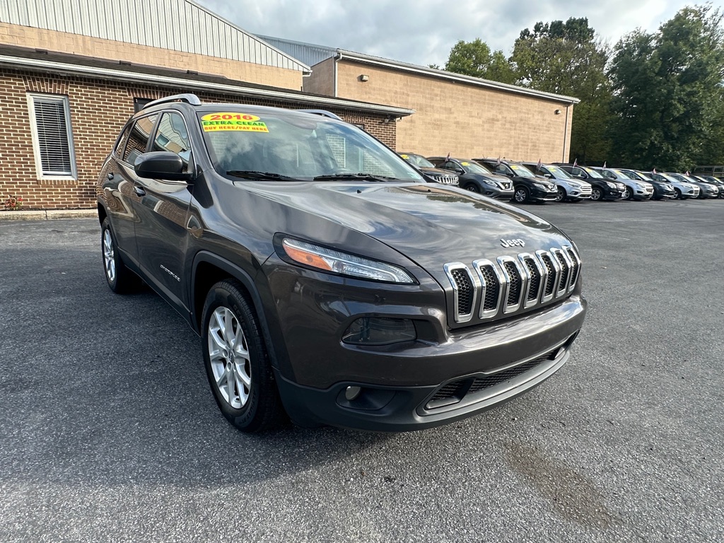 Photo 3 of this JEEP CHEROKEE