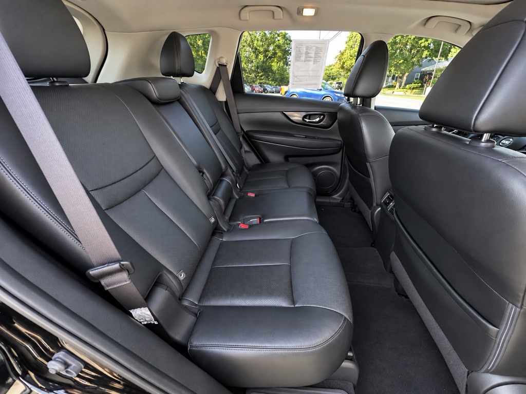 Photo 8 of this NISSAN ROGUE