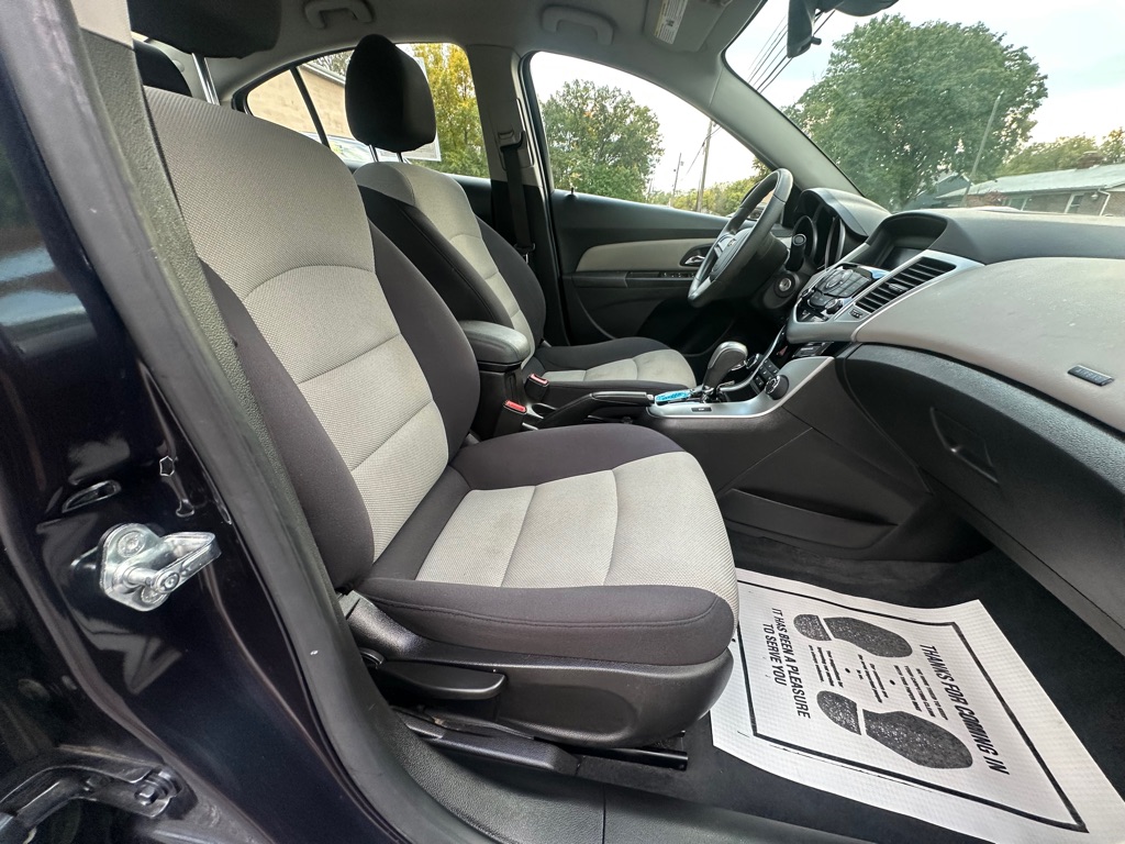 Photo 6 of this CHEVROLET CRUZE