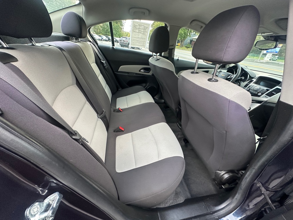 Photo 8 of this CHEVROLET CRUZE