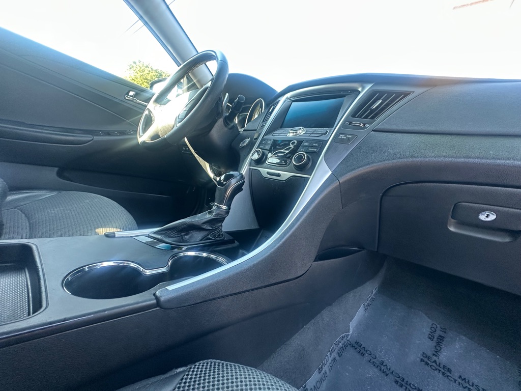 Photo 7 of this HYUNDAI SONATA