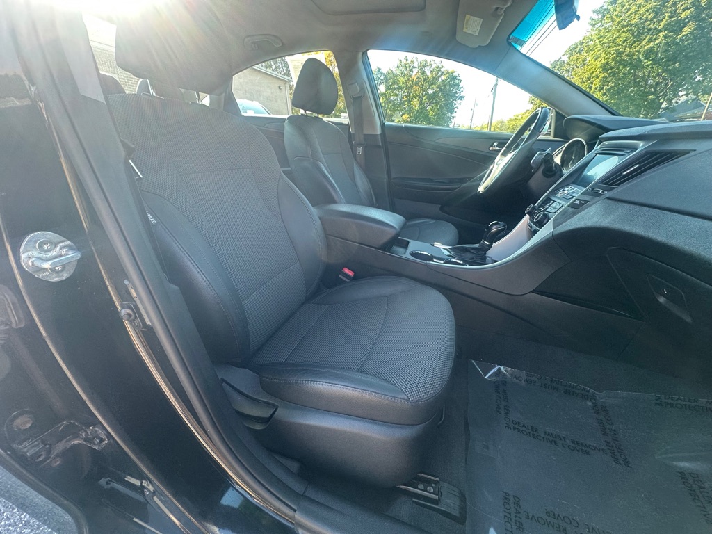 Photo 6 of this HYUNDAI SONATA