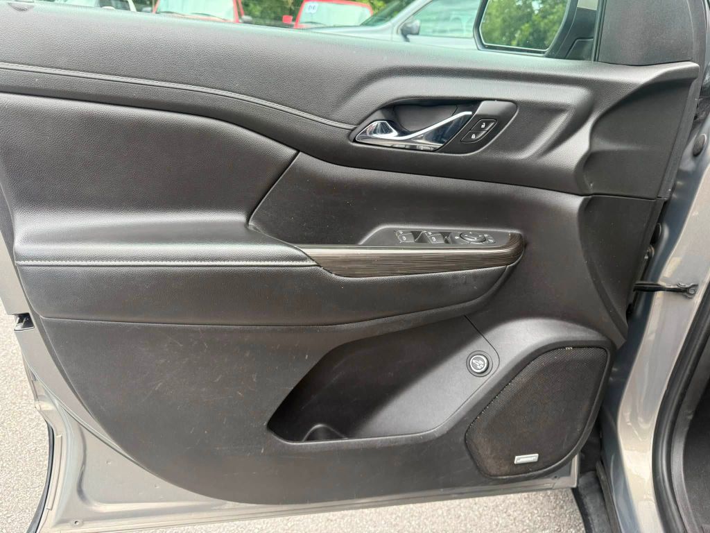 Photo 33 of this GMC ACADIA