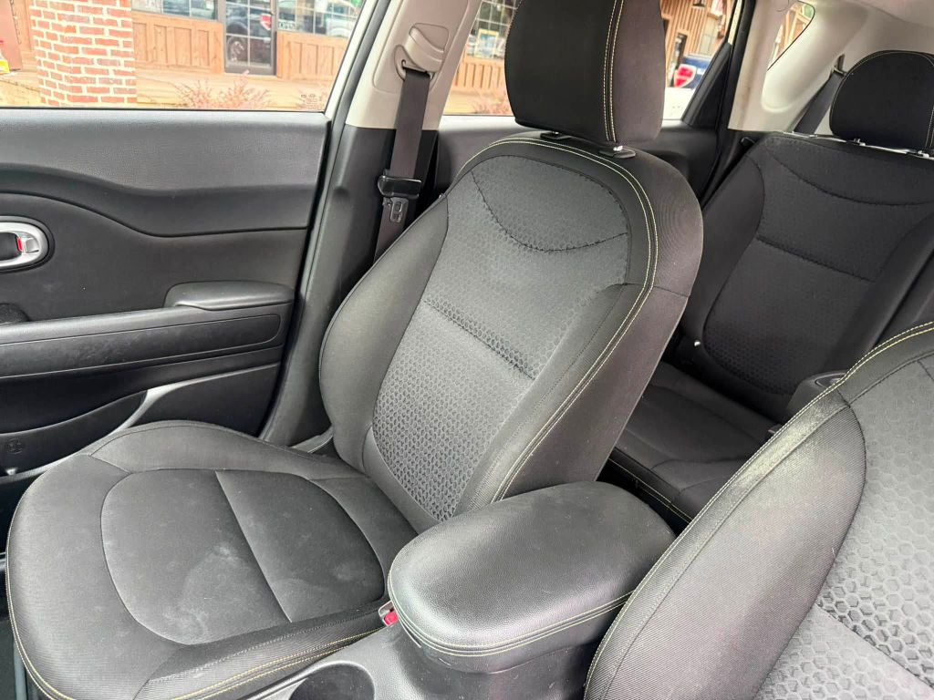 Photo 16 of this KIA SOUL