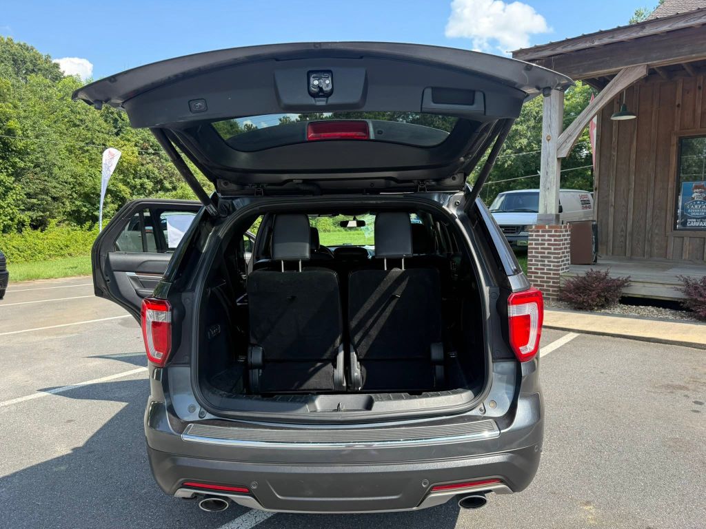 Photo 10 of this FORD EXPLORER