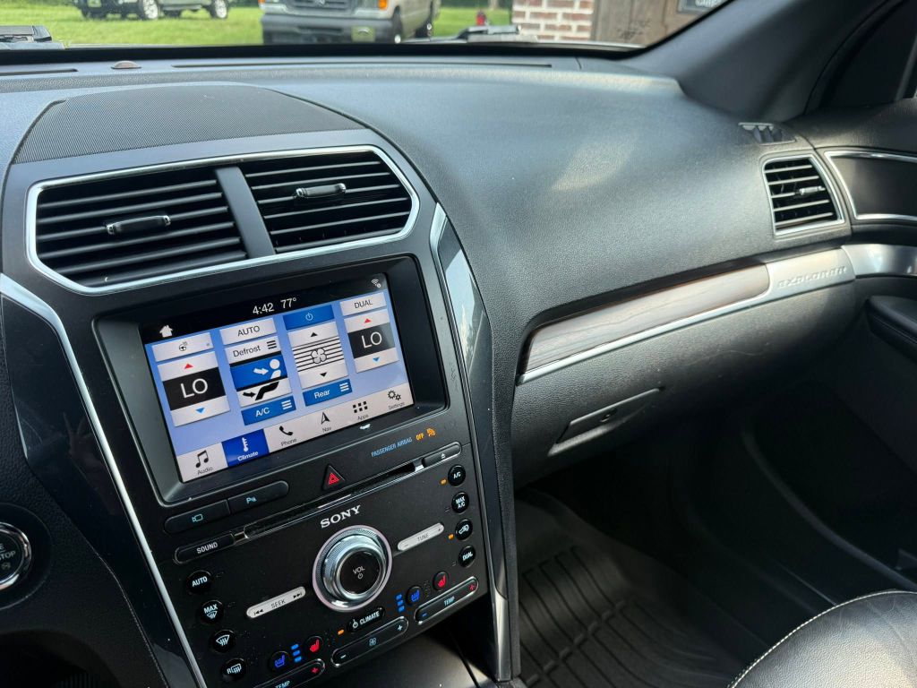 Photo 14 of this FORD EXPLORER