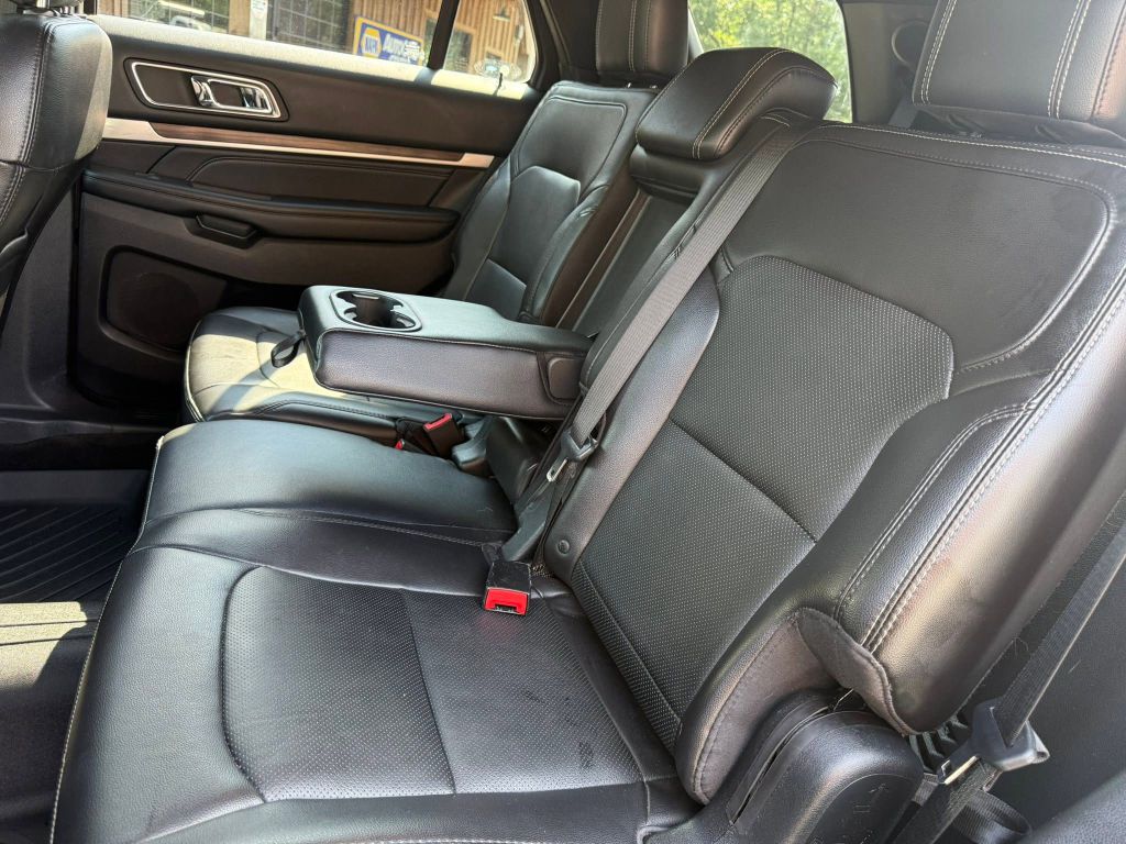 Photo 26 of this FORD EXPLORER