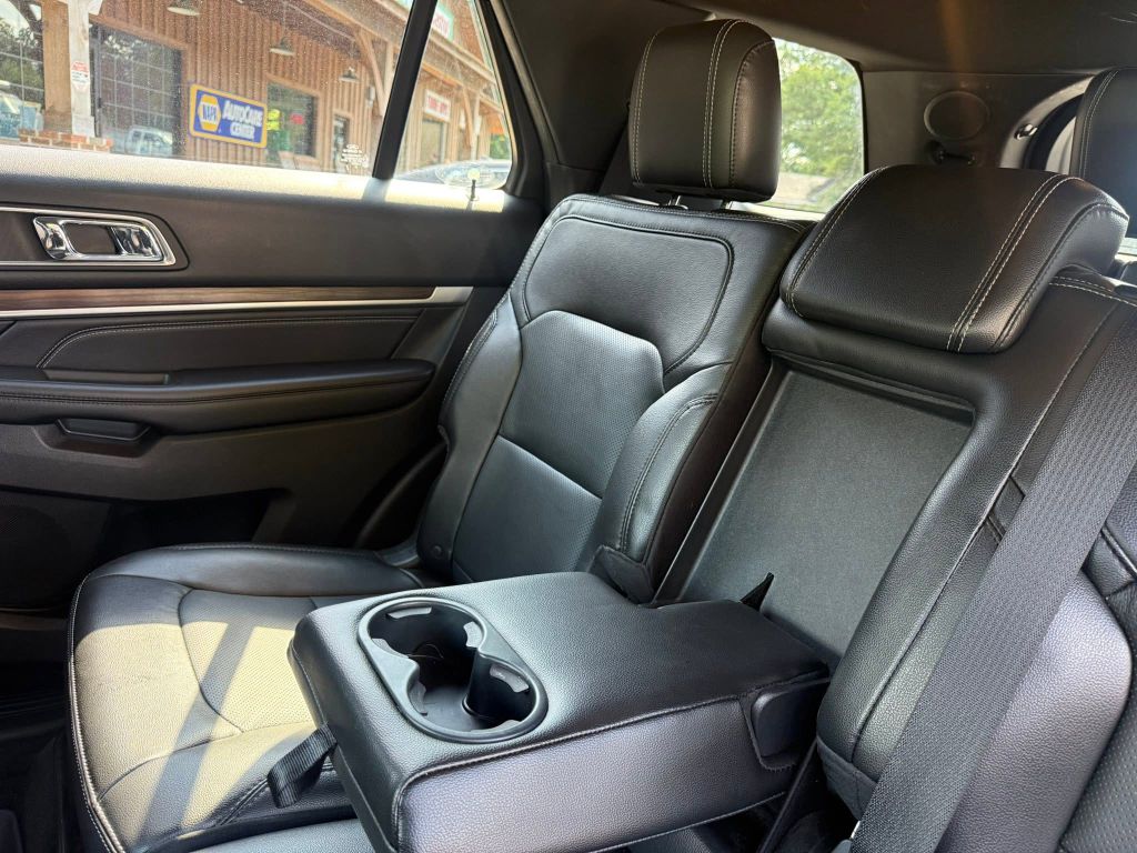 Photo 27 of this FORD EXPLORER