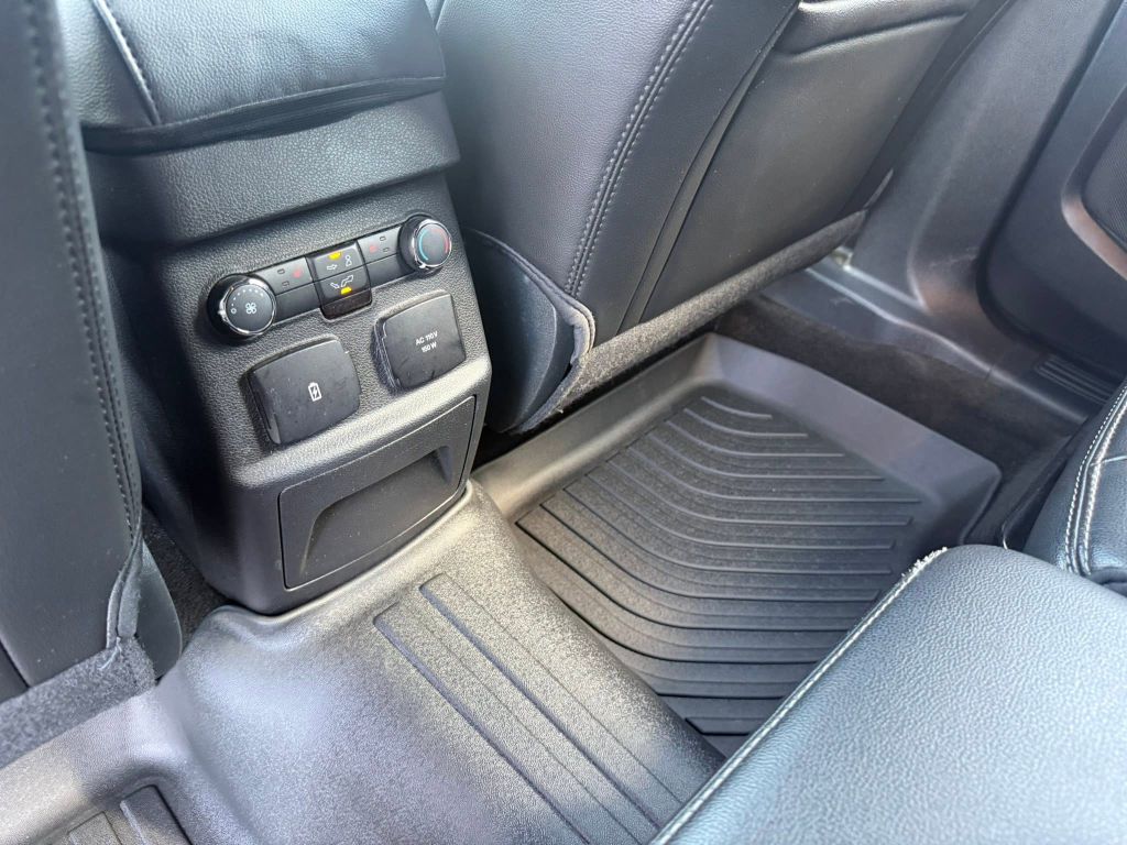 Photo 31 of this FORD EXPLORER