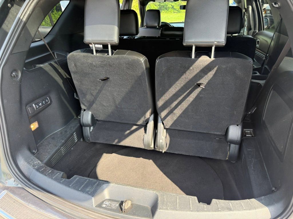 Photo 33 of this FORD EXPLORER