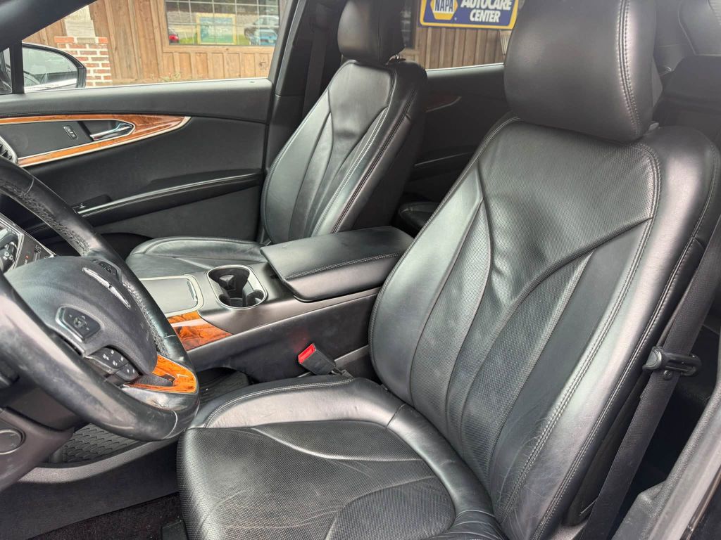 Photo 12 of this LINCOLN MKX