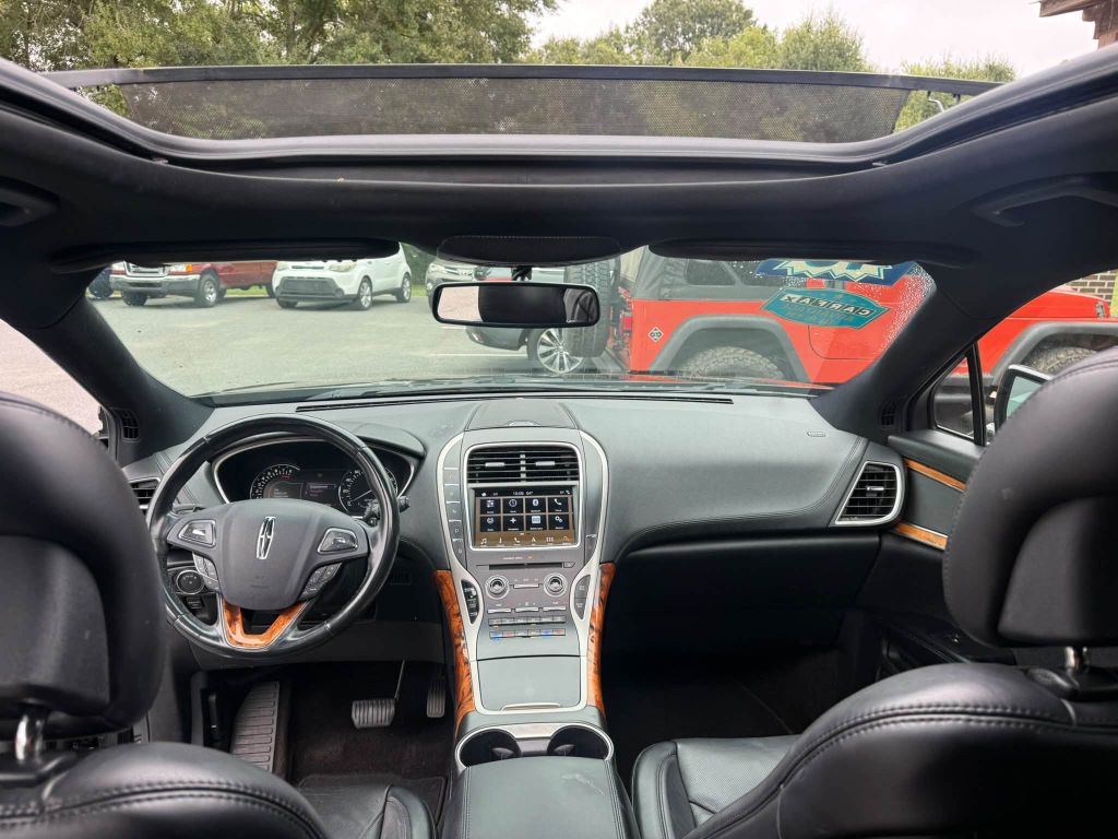 Photo 17 of this LINCOLN MKX