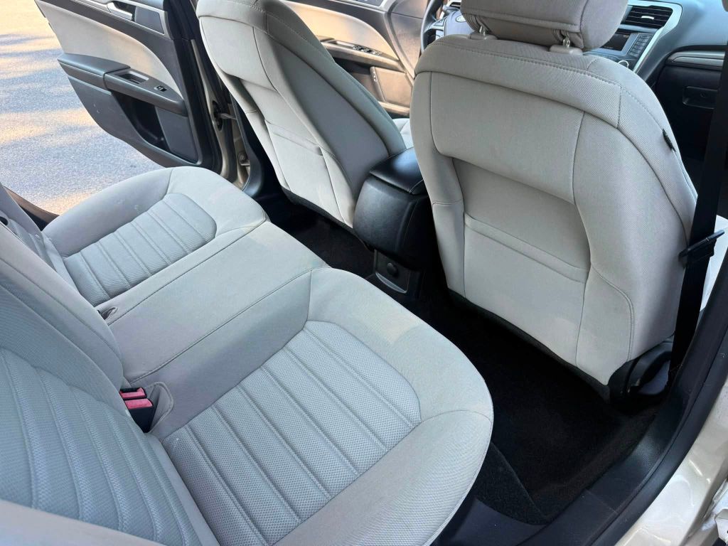 Photo 16 of this FORD FUSION
