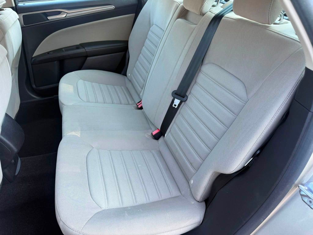 Photo 17 of this FORD FUSION