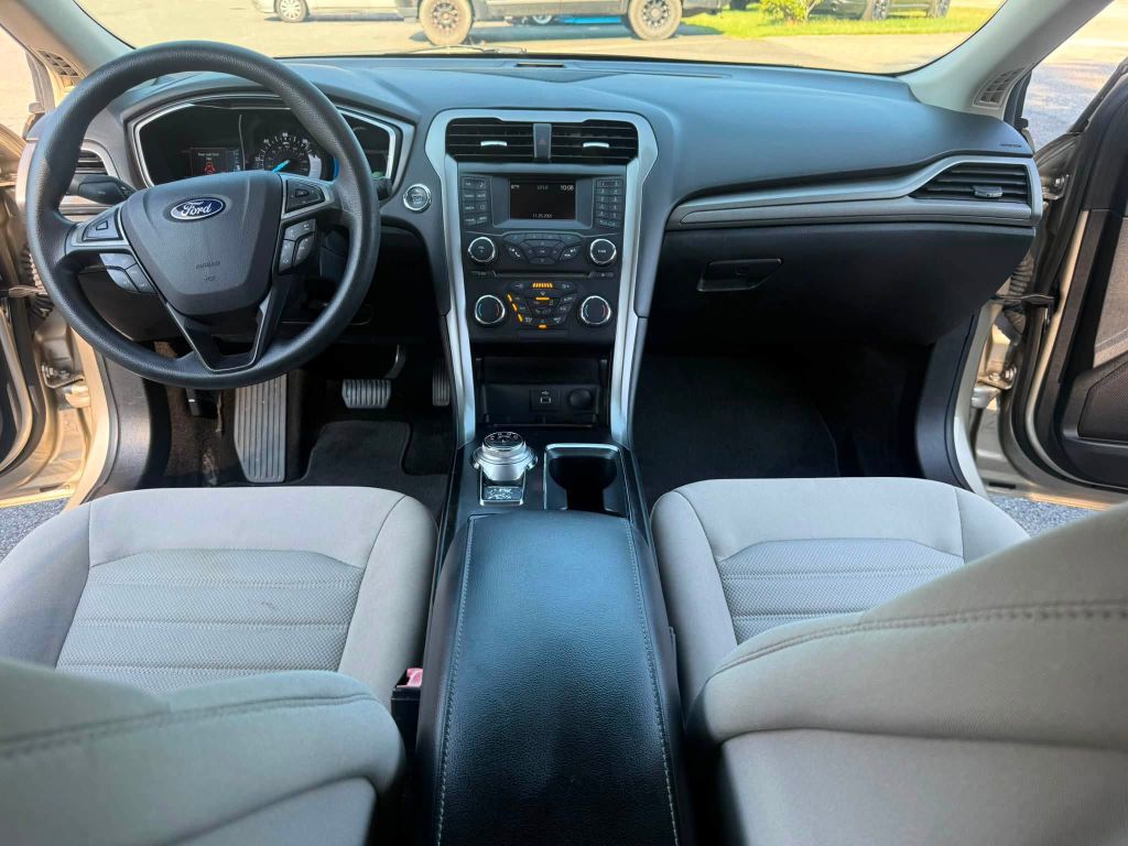Photo 18 of this FORD FUSION