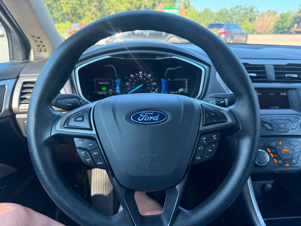 Photo 19 of this FORD FUSION
