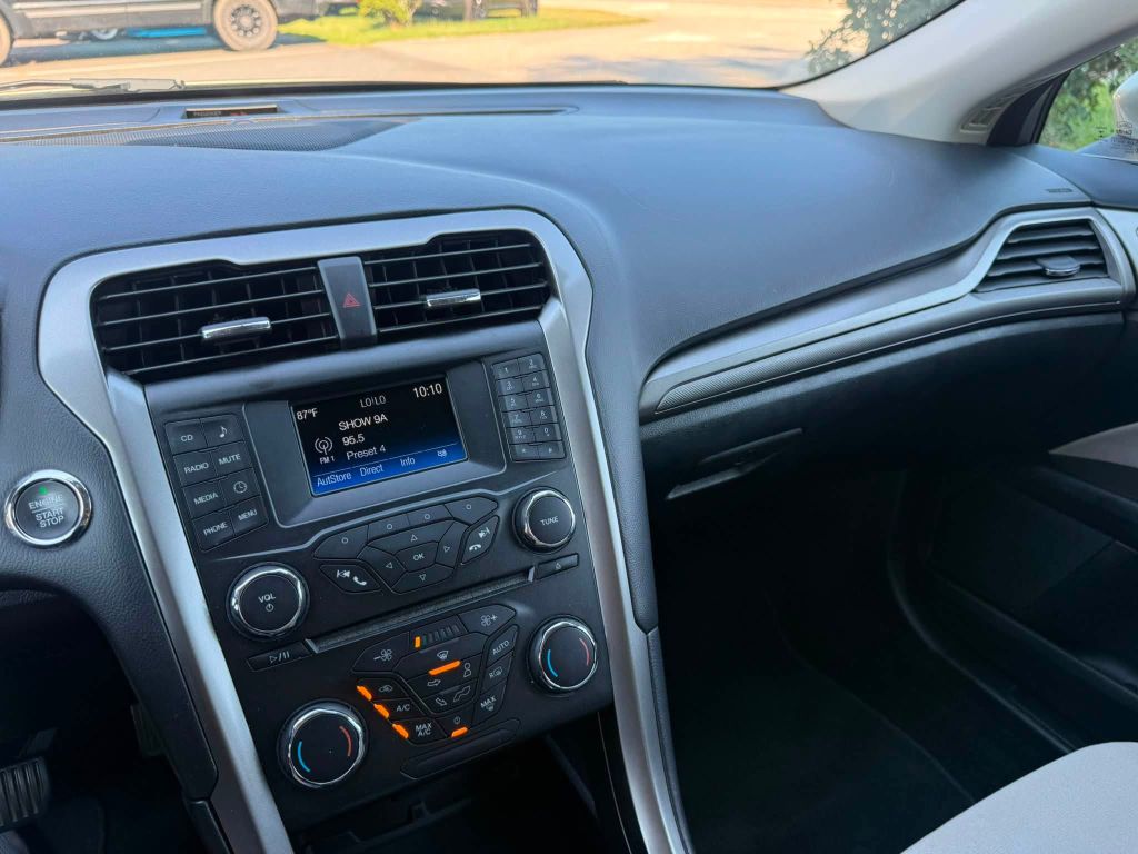 Photo 21 of this FORD FUSION