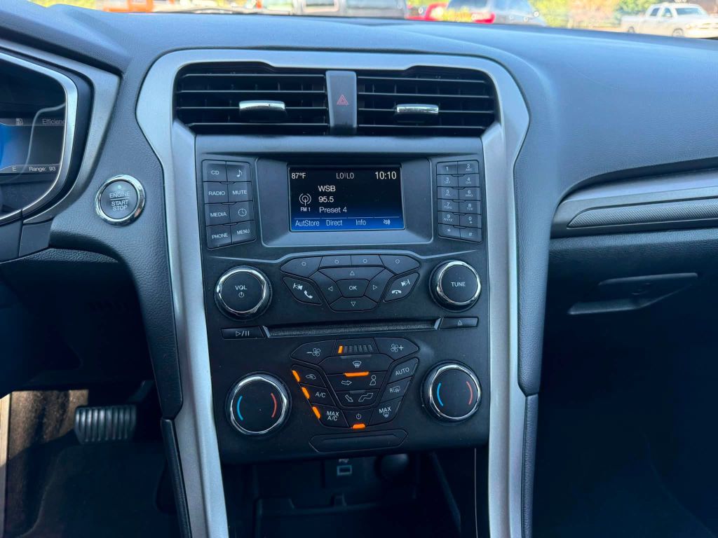 Photo 22 of this FORD FUSION