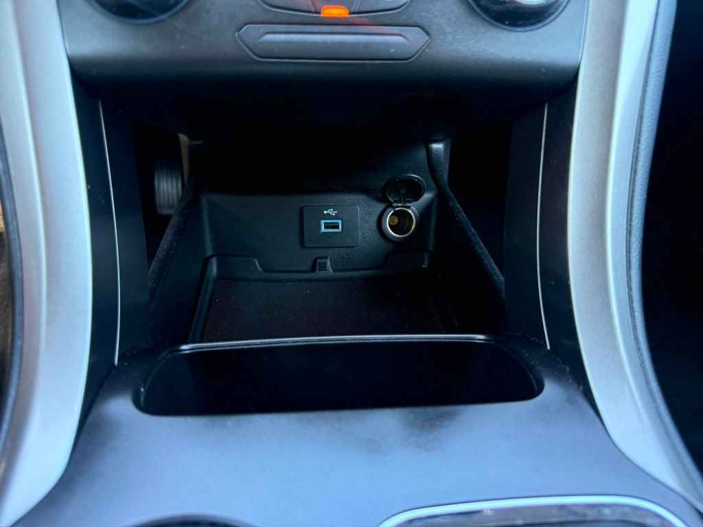 Photo 25 of this FORD FUSION
