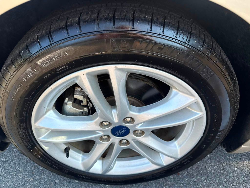 Photo 32 of this FORD FUSION