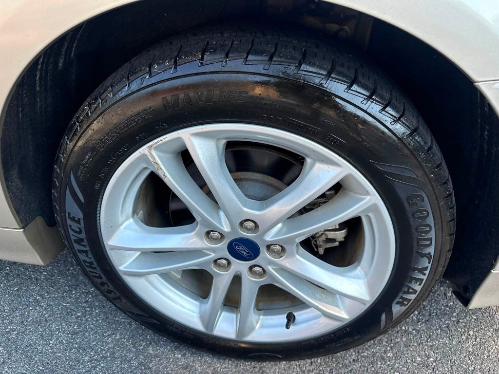 Photo 33 of this FORD FUSION