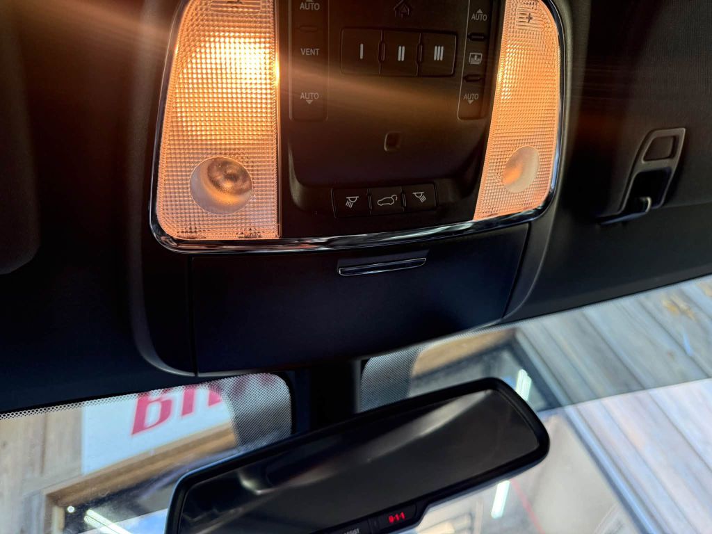 Photo 21 of this JEEP GRAND CHEROKEE