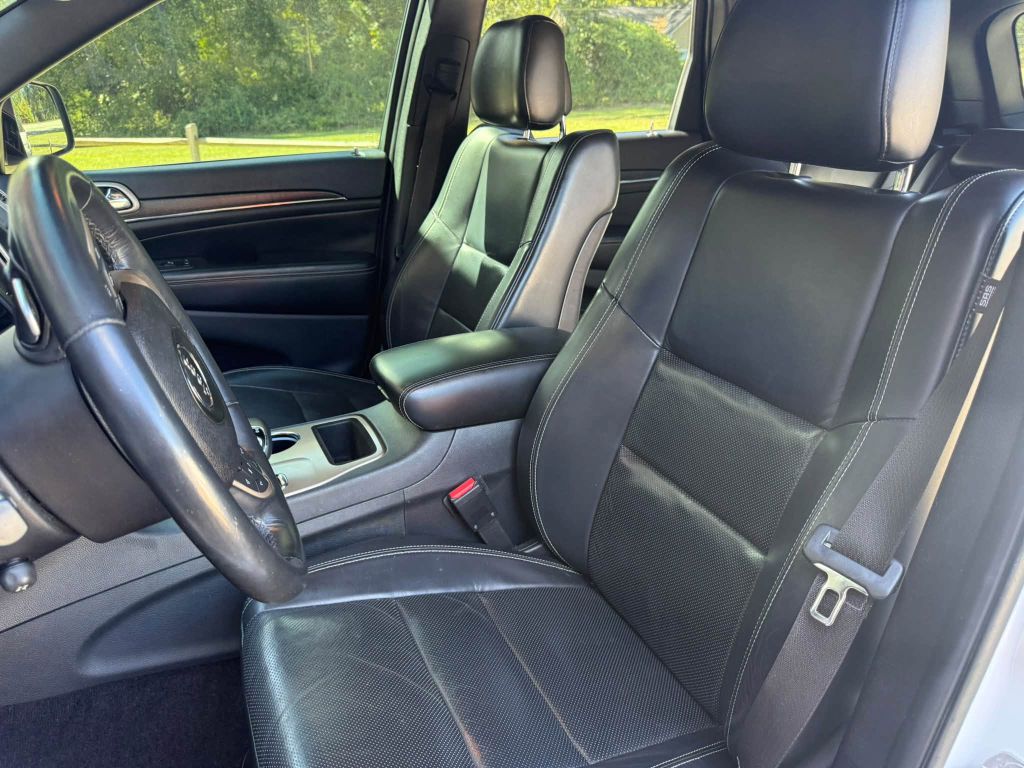 Photo 24 of this JEEP GRAND CHEROKEE