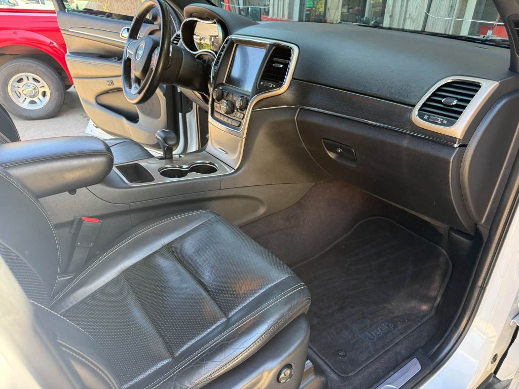 Photo 27 of this JEEP GRAND CHEROKEE