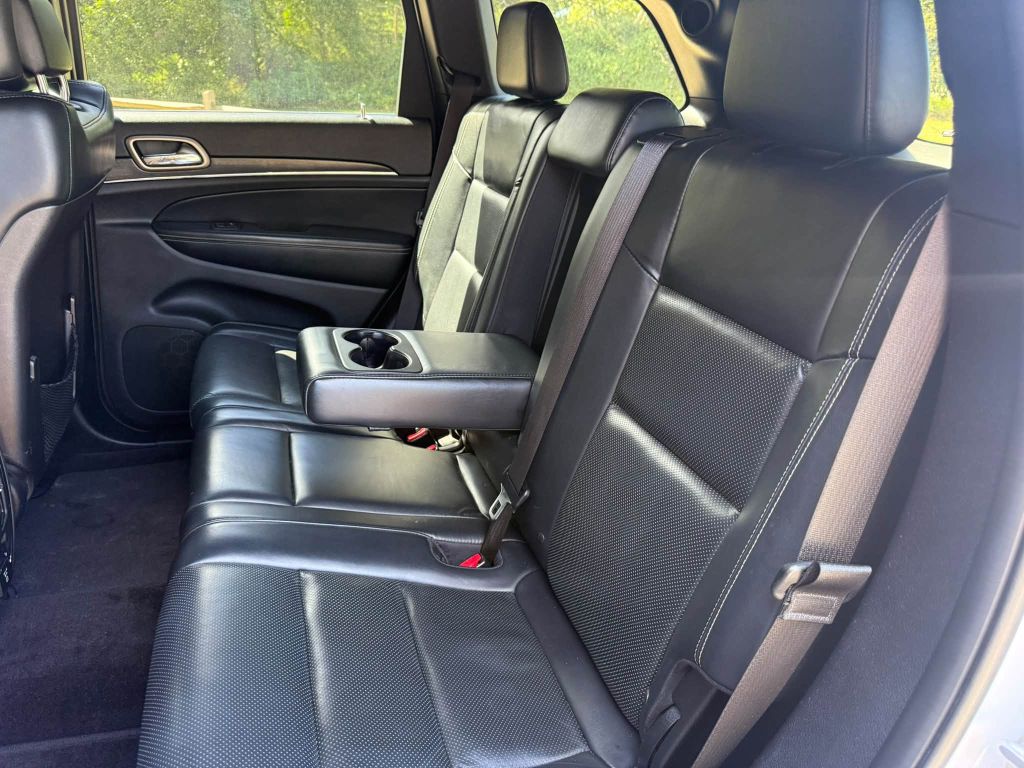 Photo 28 of this JEEP GRAND CHEROKEE