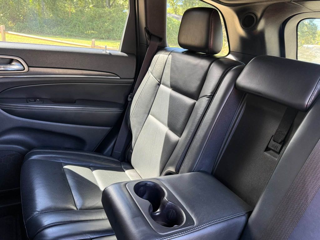 Photo 29 of this JEEP GRAND CHEROKEE