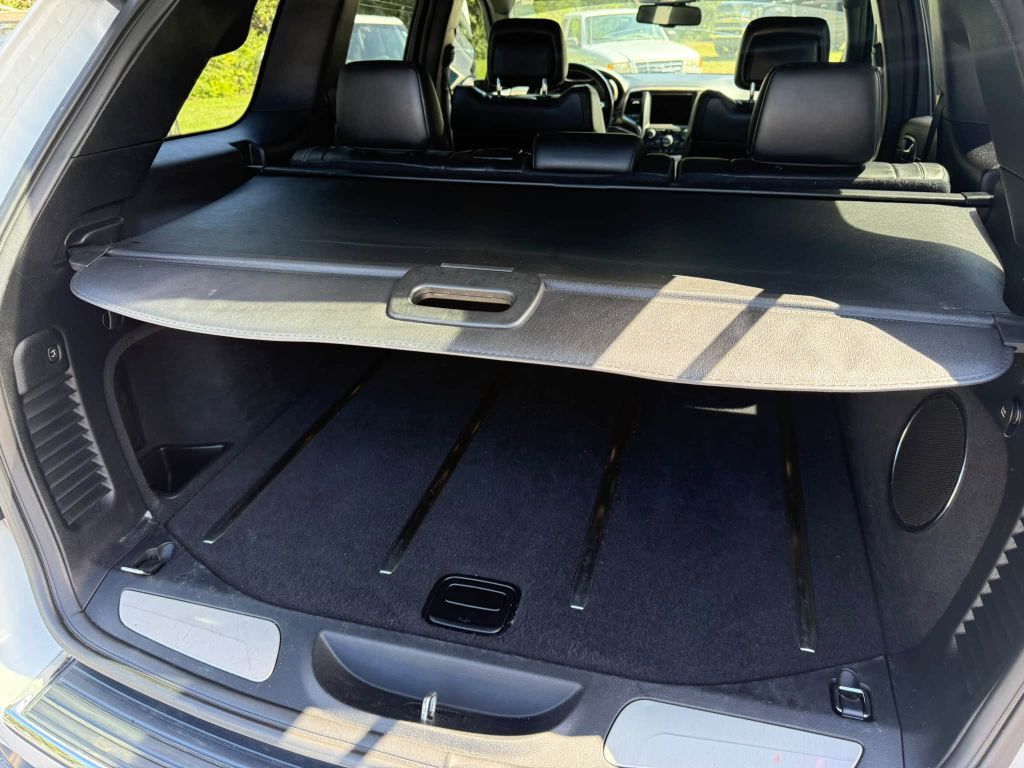 Photo 30 of this JEEP GRAND CHEROKEE