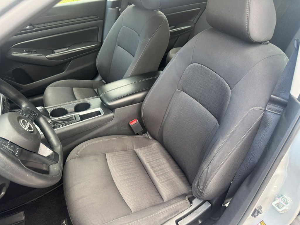 Photo 13 of this NISSAN ALTIMA