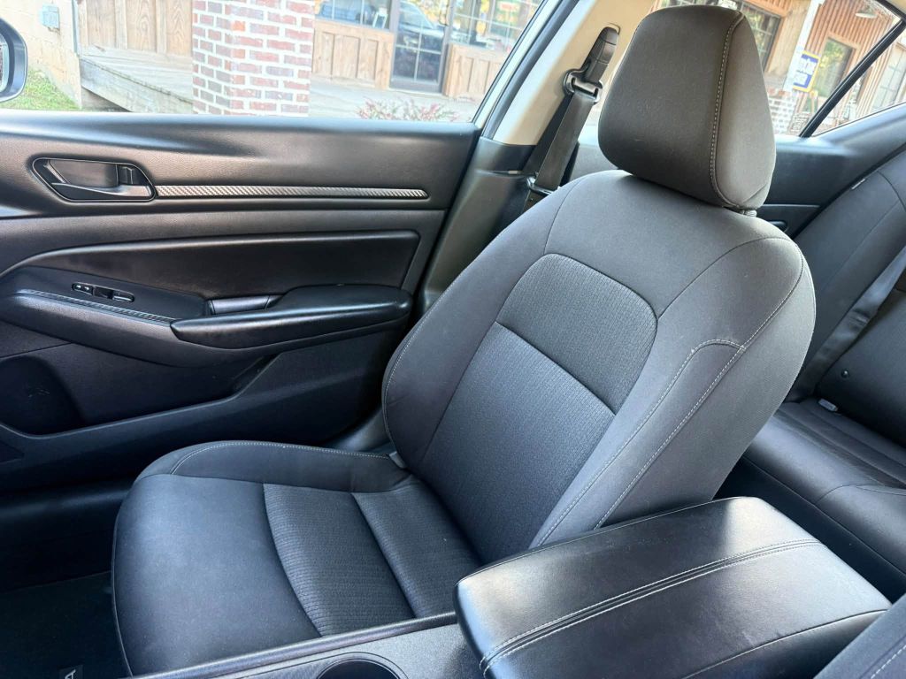 Photo 14 of this NISSAN ALTIMA