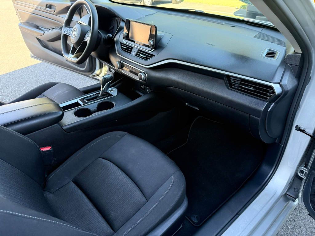 Photo 15 of this NISSAN ALTIMA