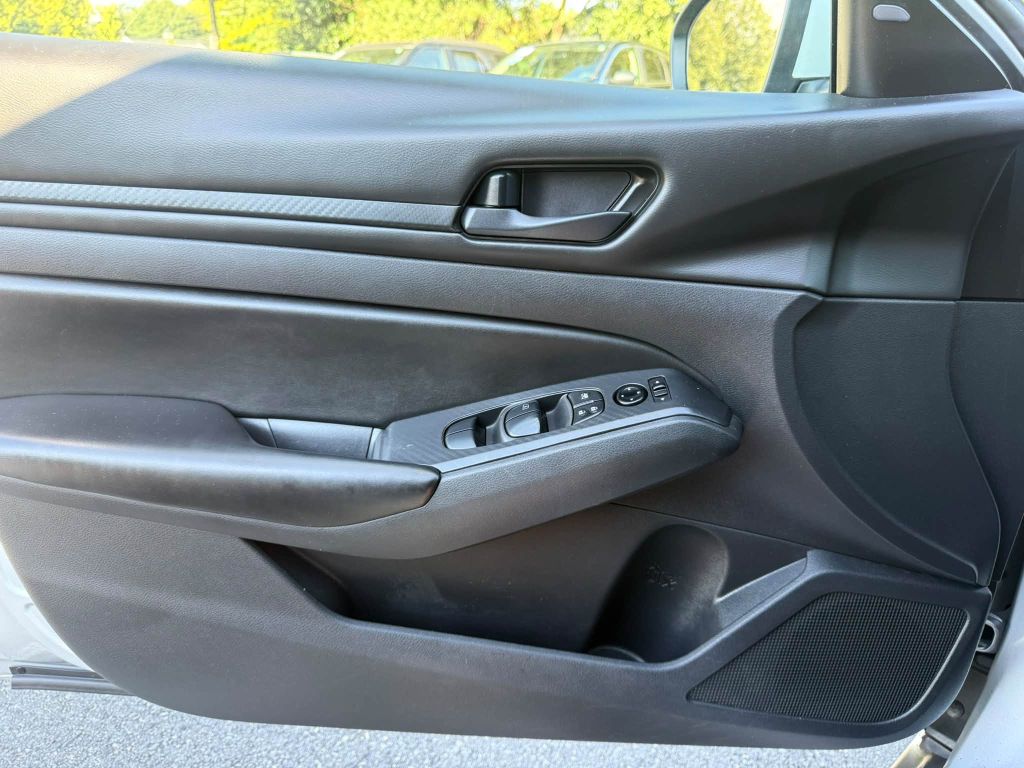 Photo 18 of this NISSAN ALTIMA