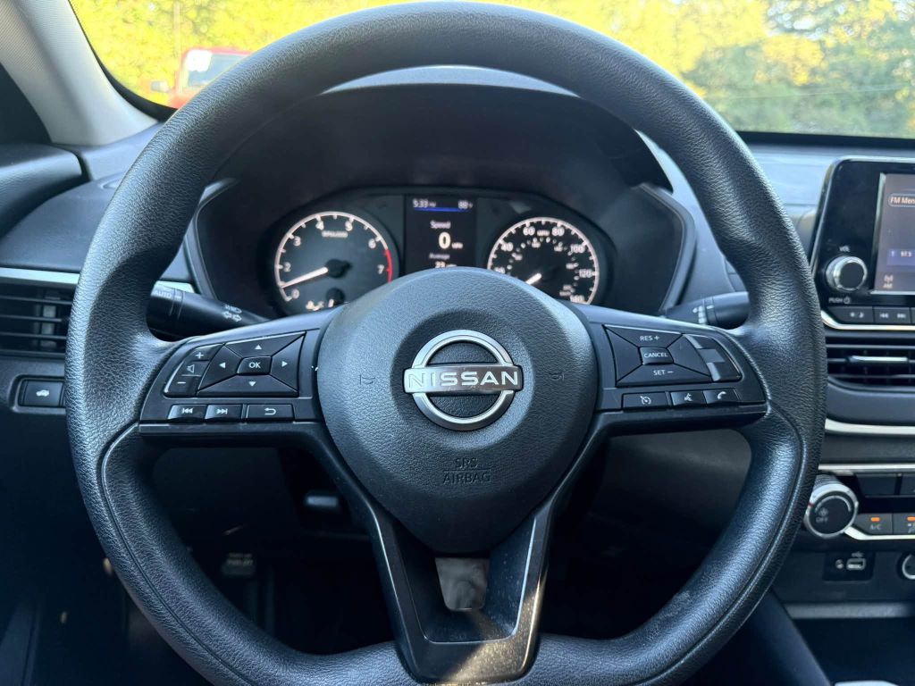 Photo 19 of this NISSAN ALTIMA
