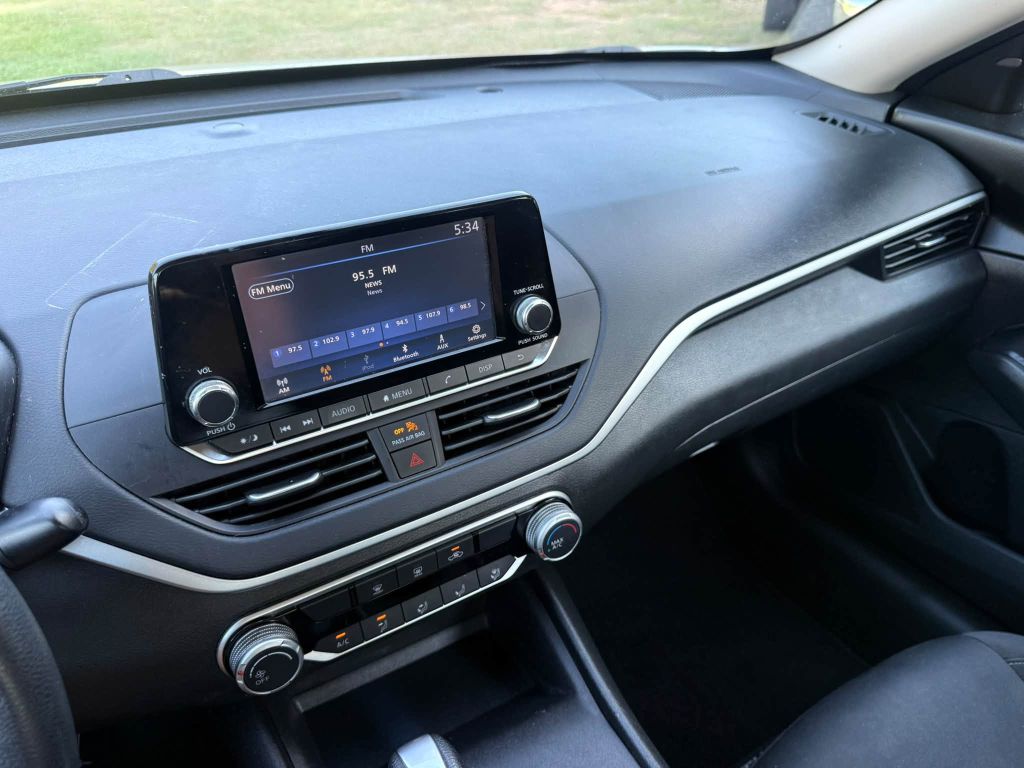 Photo 21 of this NISSAN ALTIMA