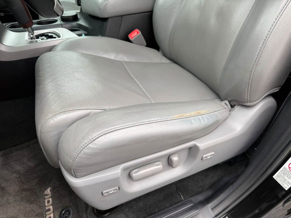 Photo 17 of this TOYOTA SEQUOIA