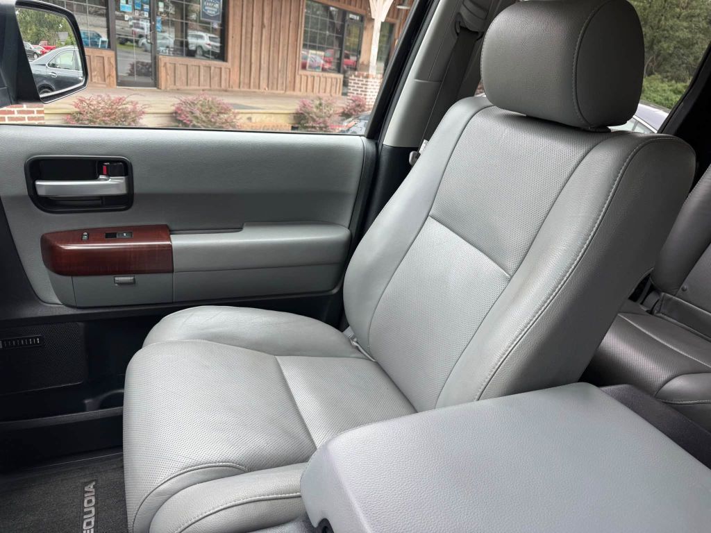 Photo 18 of this TOYOTA SEQUOIA