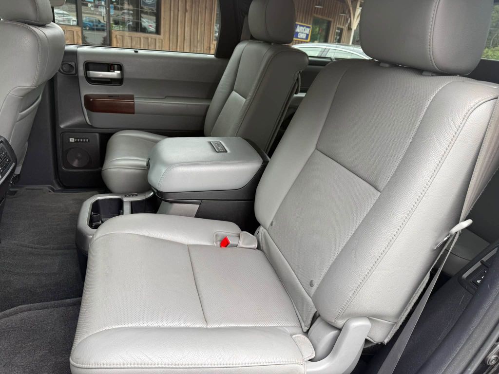 Photo 20 of this TOYOTA SEQUOIA