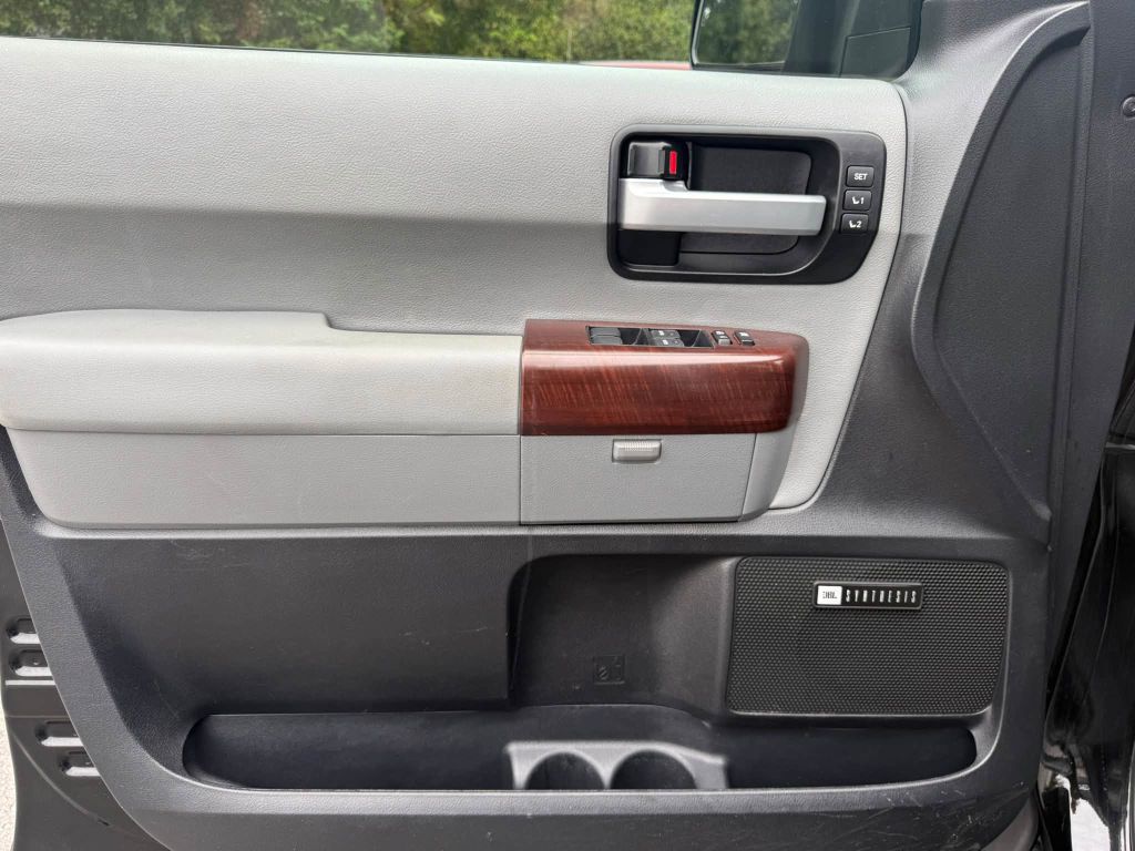 Photo 40 of this TOYOTA SEQUOIA