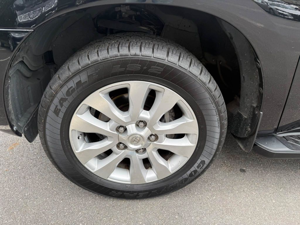 Photo 46 of this TOYOTA SEQUOIA