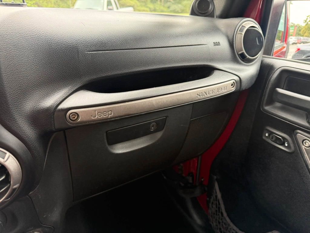 Photo 16 of this JEEP WRANGLER